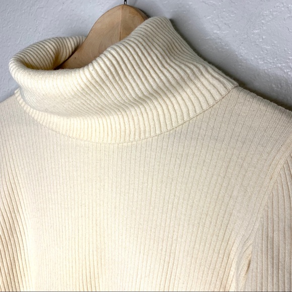 Escada cream turtleneck cashmere long sleeve - Picture 2 of 7
